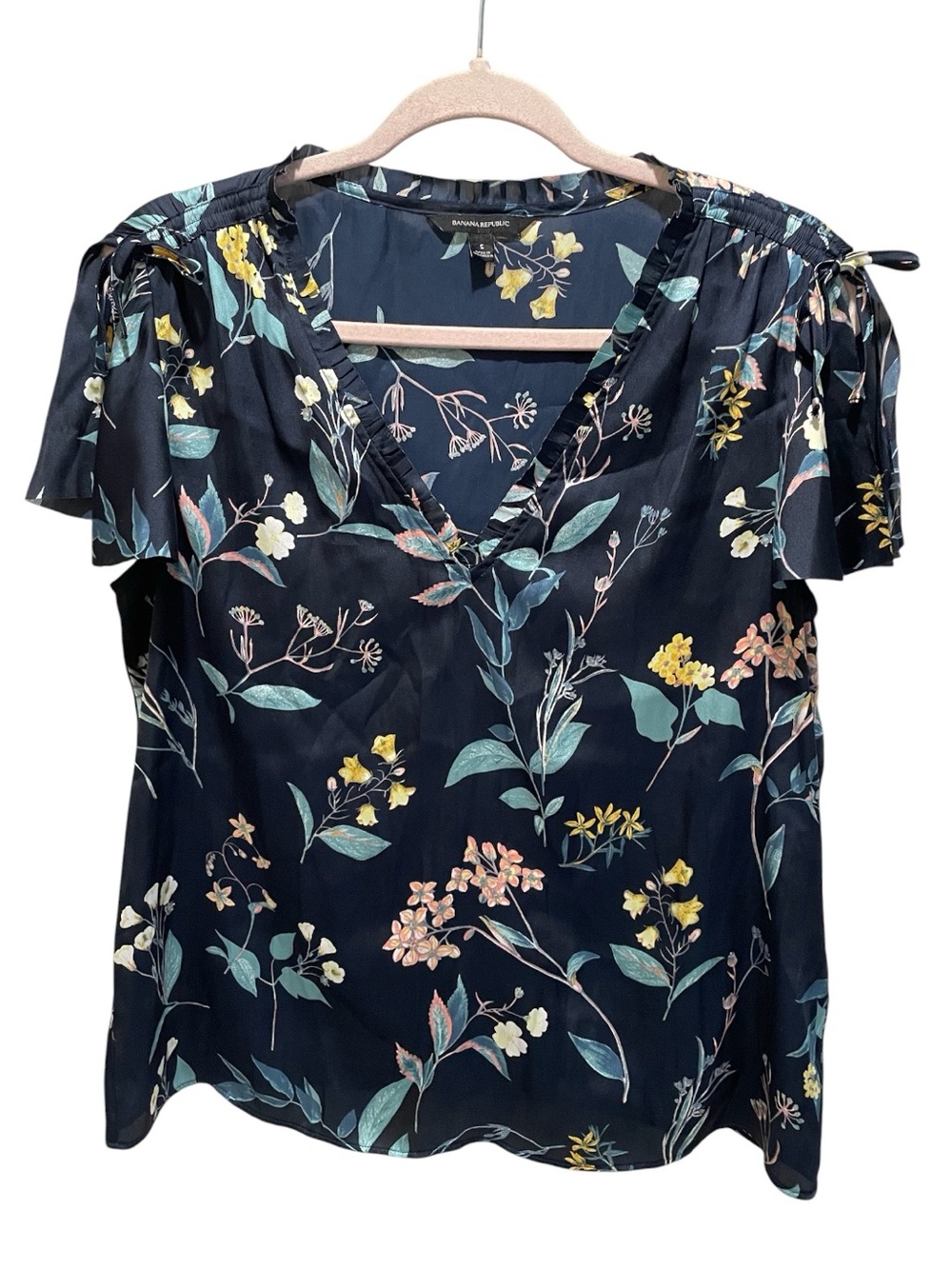 Banana Republic Navy Floral V-Neck Flutter Sleeve Satin Blouse. Size S.